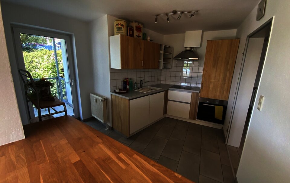 ... mit Zugang zum Balkon